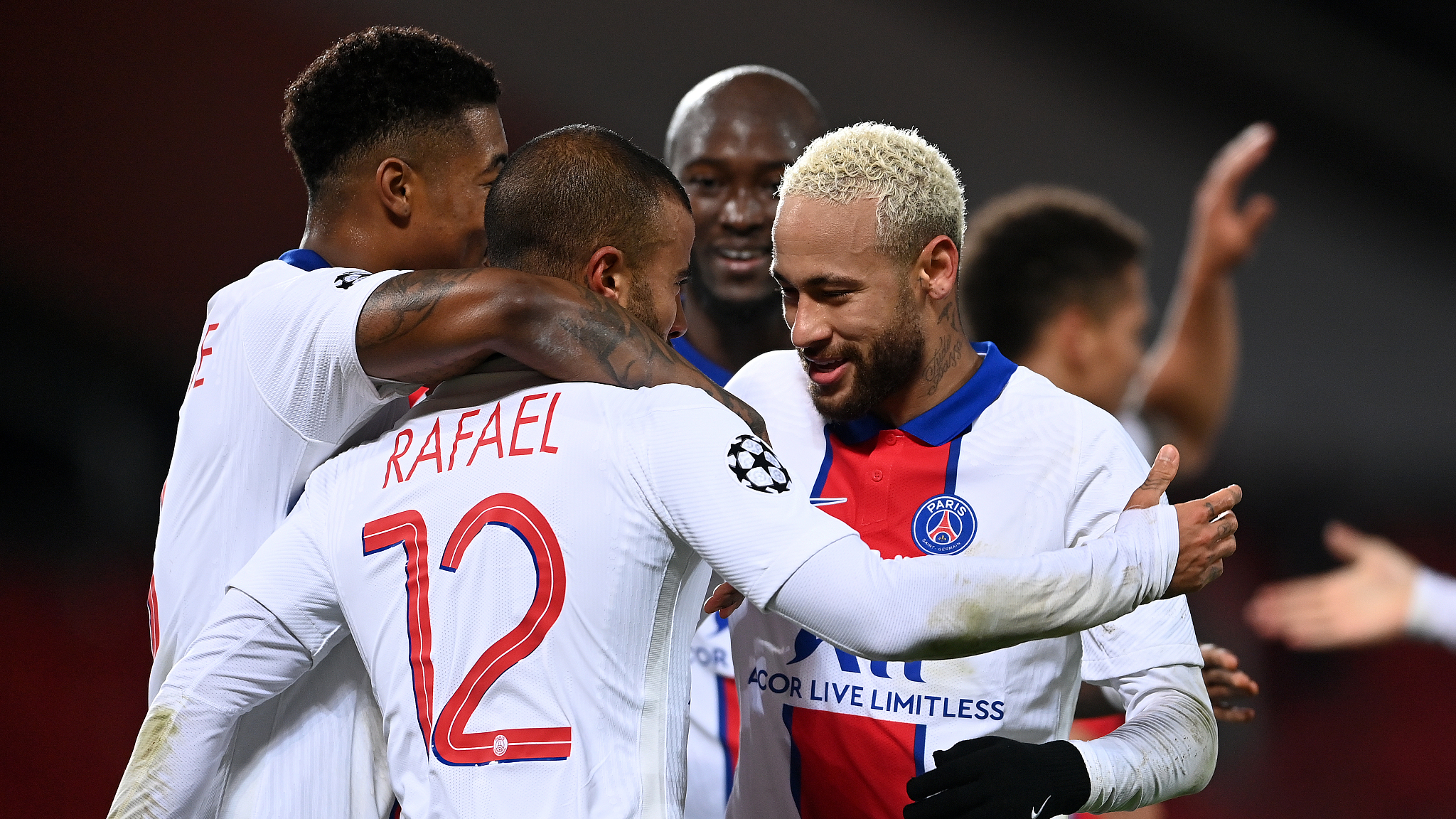 包含巴黎逆转曼联，内马尔送出助攻的词条