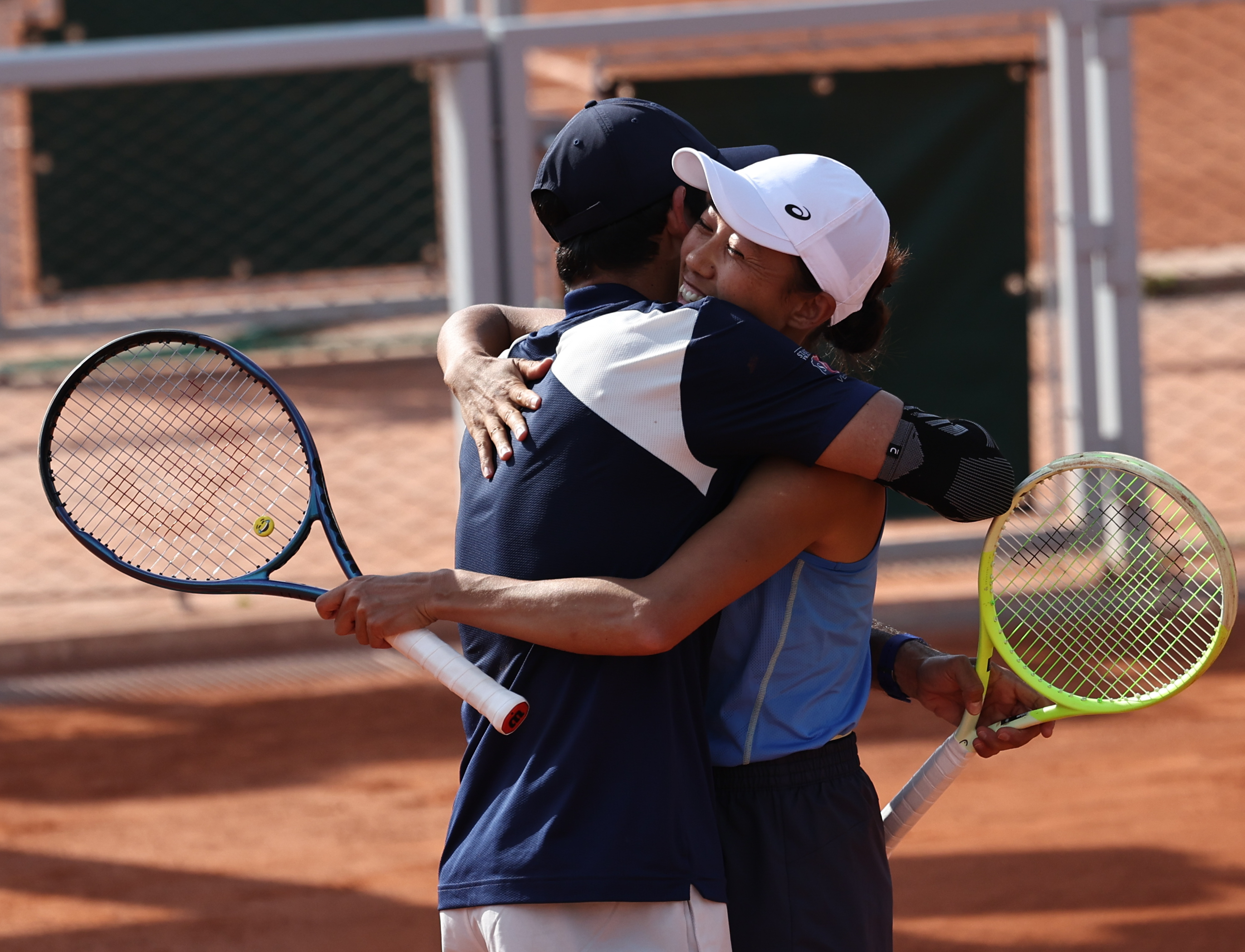 西班牙网球队鏖战法国网球队，瓦林卡完成帽子戏法的简单介绍