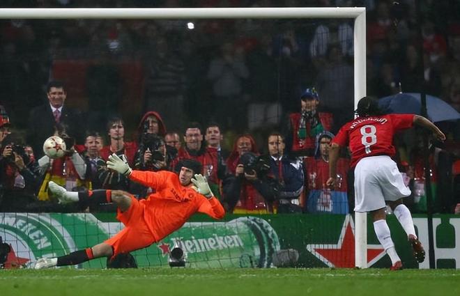 关于曼联完胜巴西，加维统治全场的信息