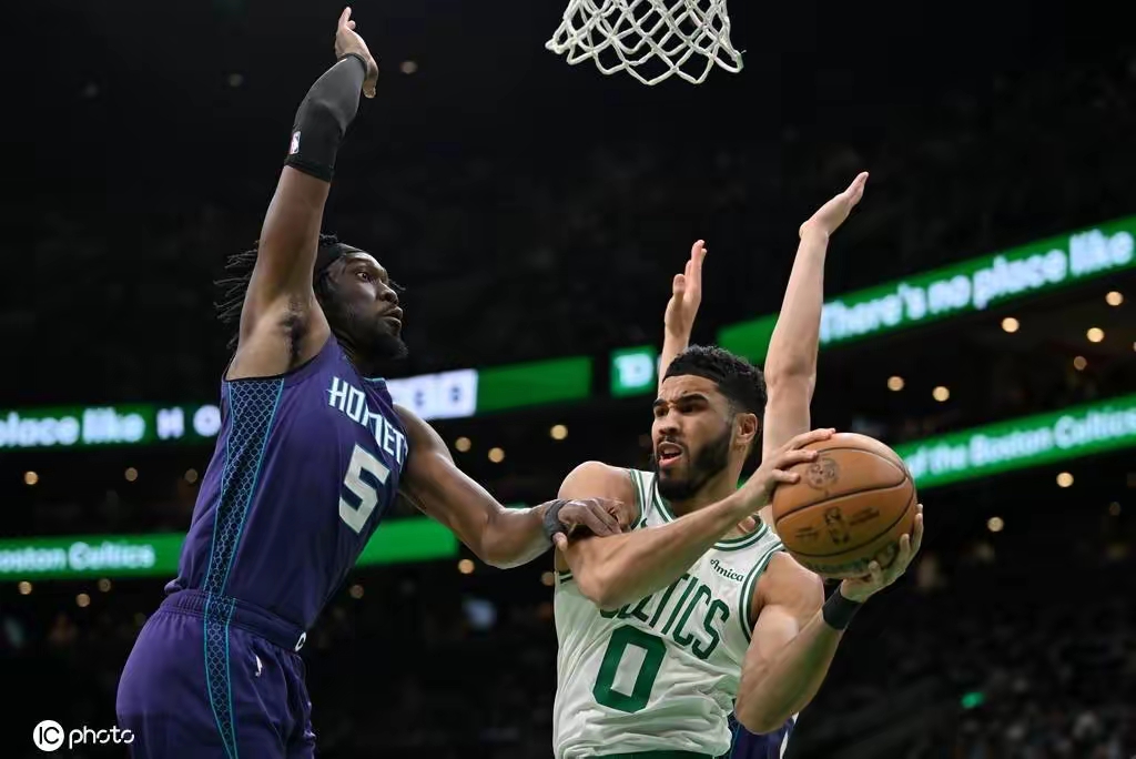 土耳其男篮横扫凯尔特人B队，浓眉一己之力扛起全队