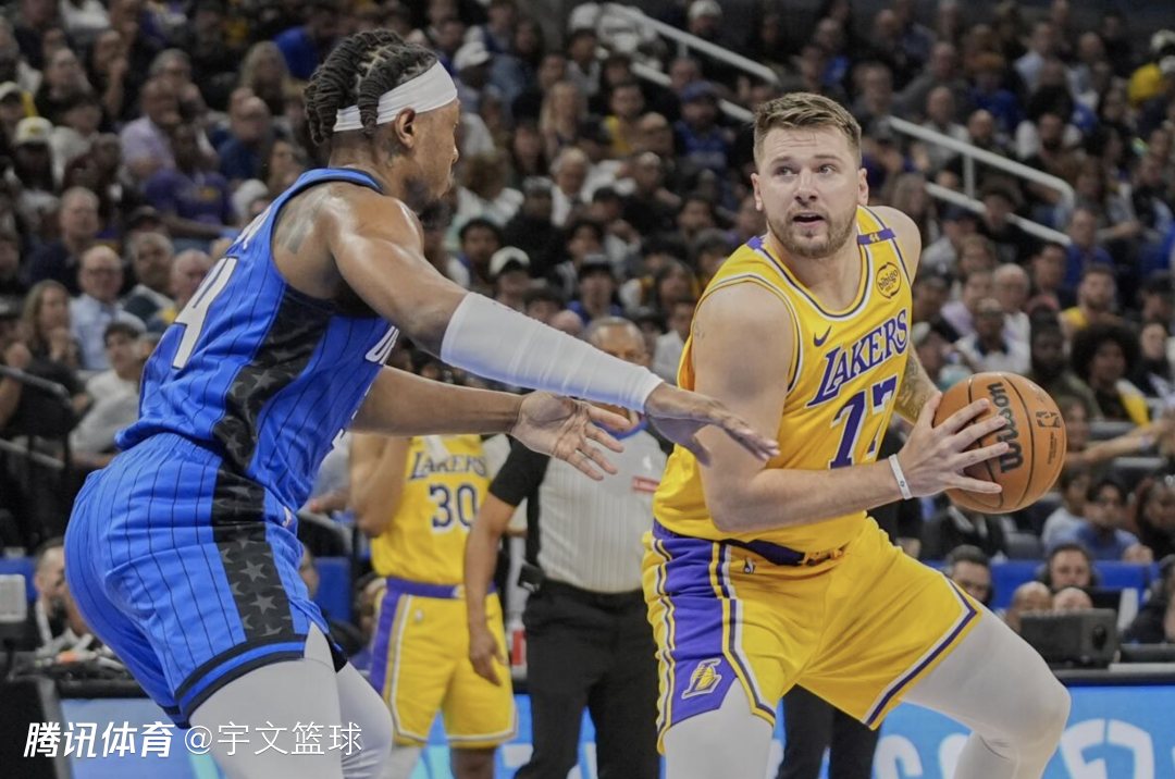 湖人绝杀雄鹿B队,乔治·希尔一己之力扛起全队 湖人绝杀雄鹿B队,乔治·希尔一己之力扛起全队