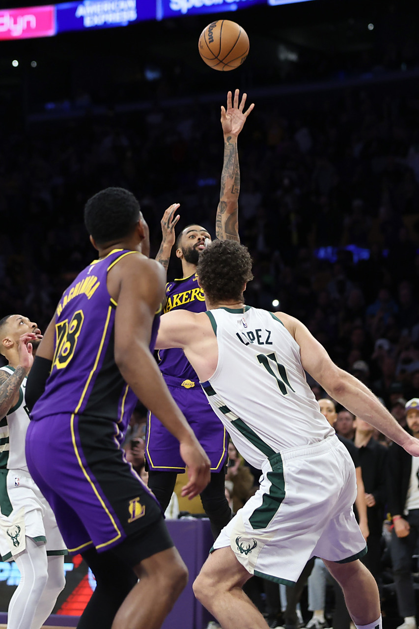 湖人绝杀雄鹿B队,乔治·希尔一己之力扛起全队 湖人绝杀雄鹿B队,乔治·希尔一己之力扛起全队