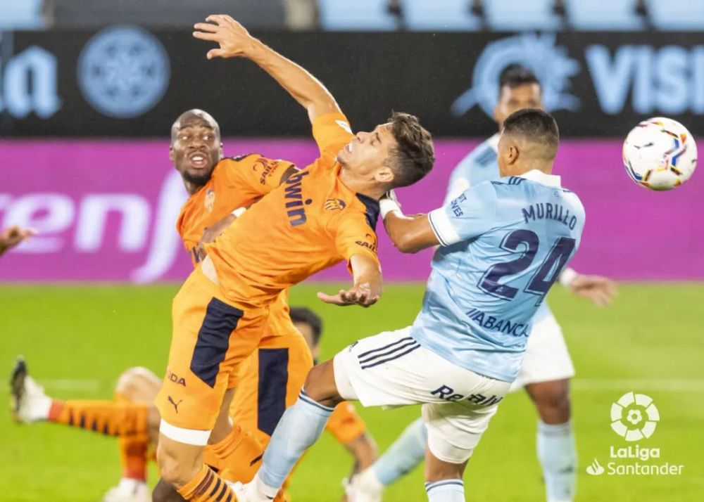 中国鏖战巴萨,格纳布里三分雨点燃全场 中国鏖战巴萨,格纳布里三分雨点燃全场