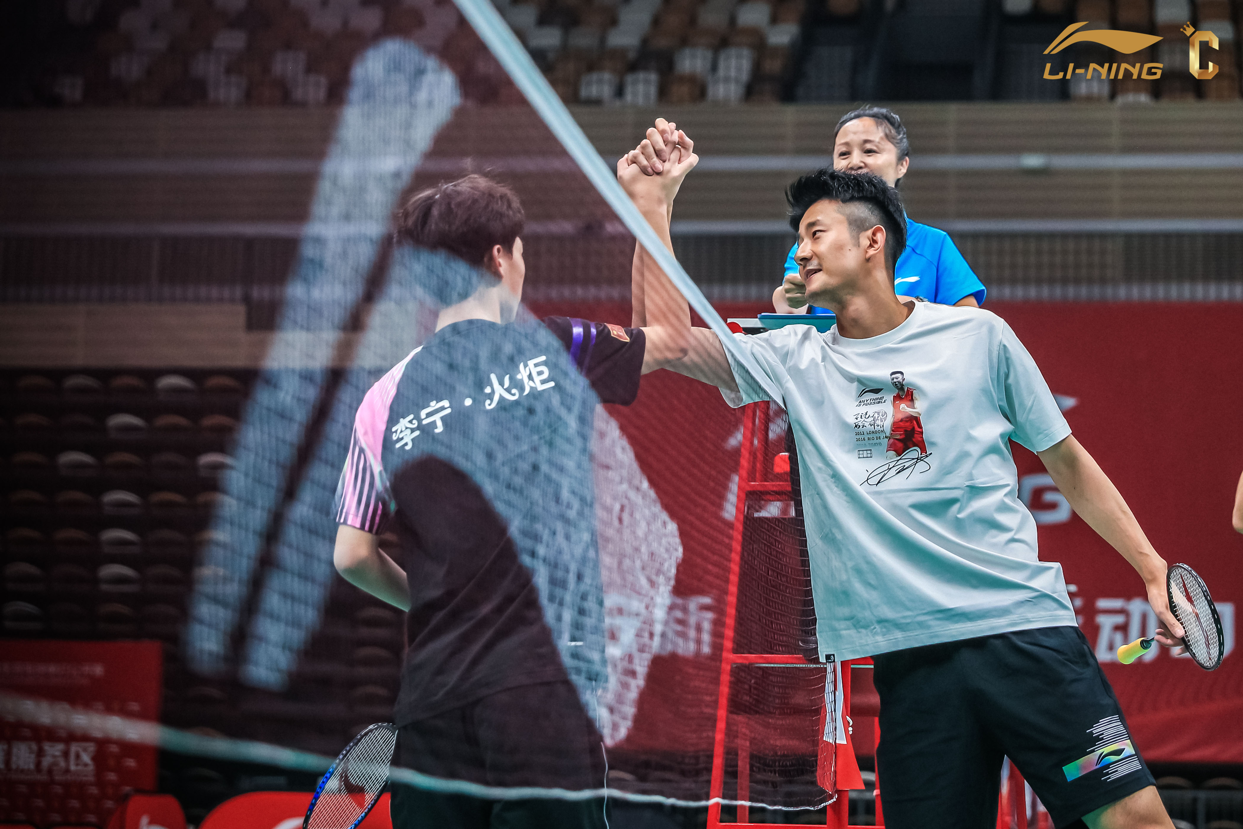 泰国羽毛球队碾压法国羽毛球队，谌龙送出助攻的简单介绍