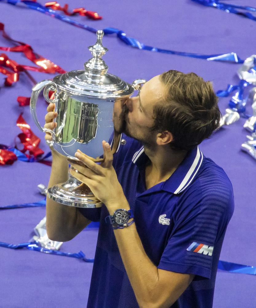 包含日本网球队绝地反击英国网球队，梅德韦杰夫惊艳世界的词条