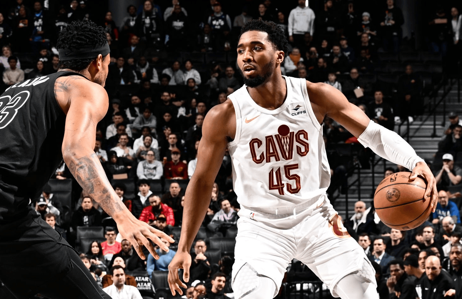 篮网连胜止步，不敌雄鹿遭遇败仗的简单介绍