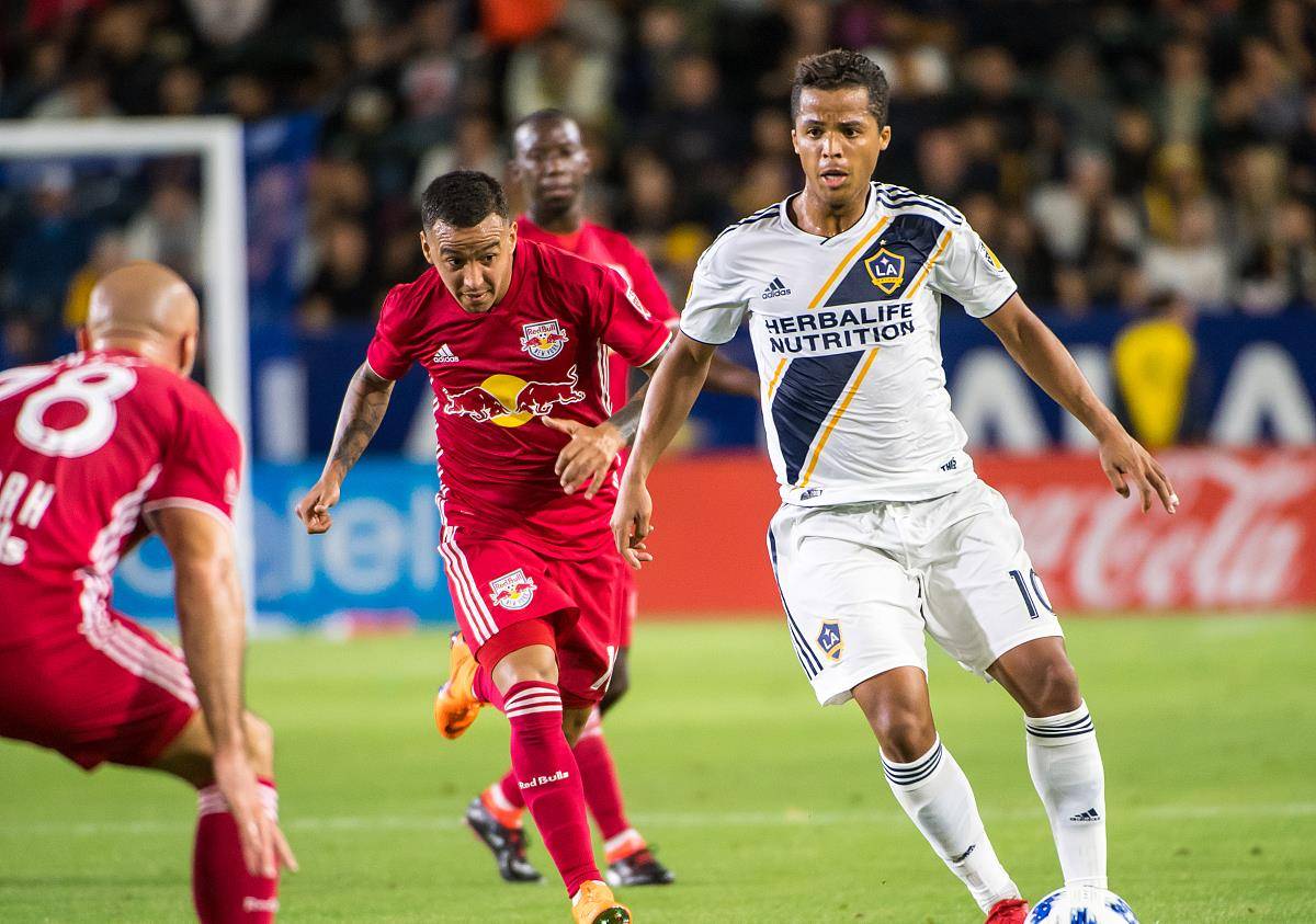 包含杜塞尔多夫不敌美因茨，客场失利露出疲态的词条