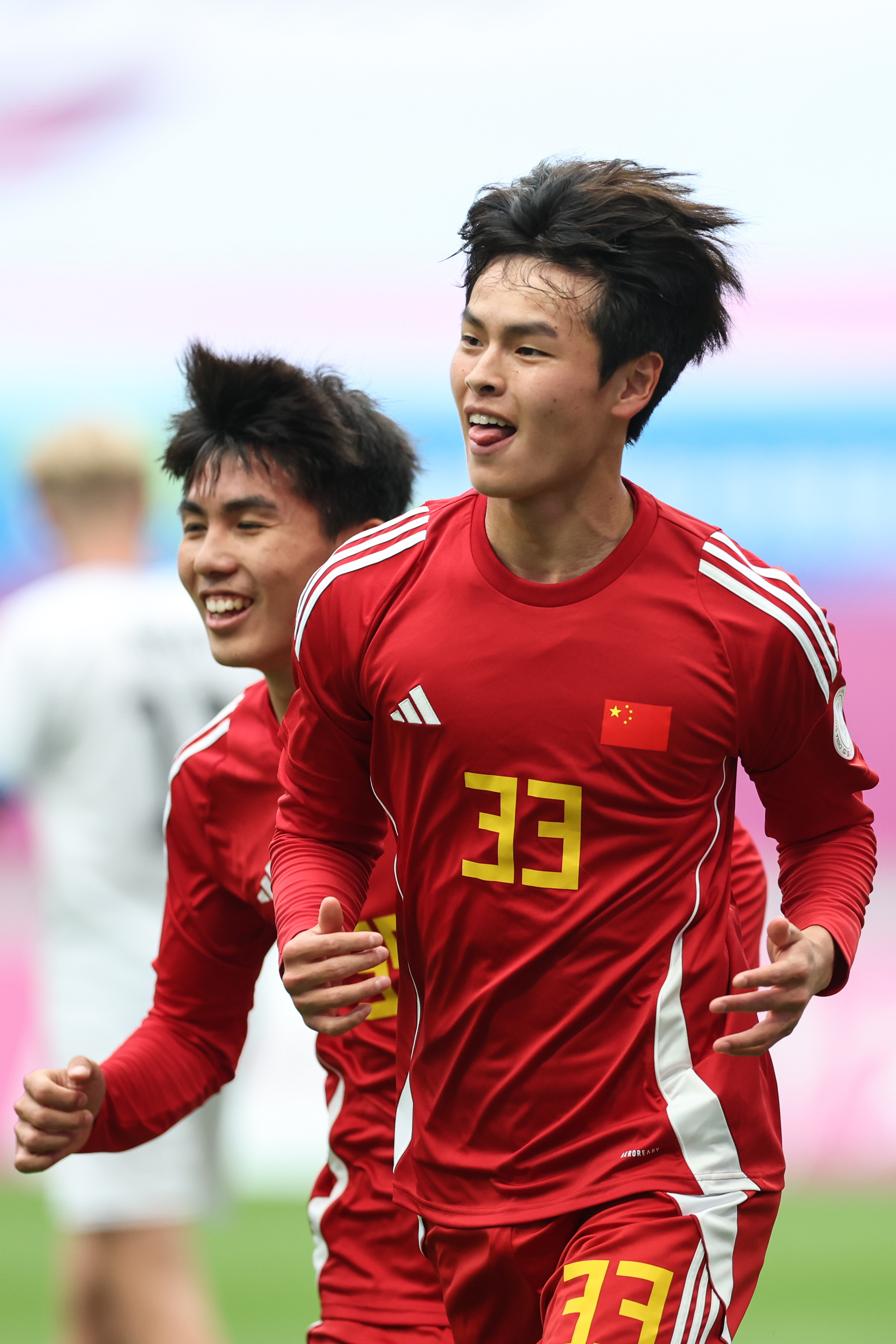 关于中国足球选手在全球足球大赛上获得优异成绩的信息