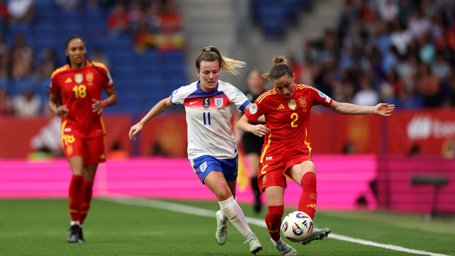 关于国际足球盛宴中，女性队伍夺标称霸！的信息