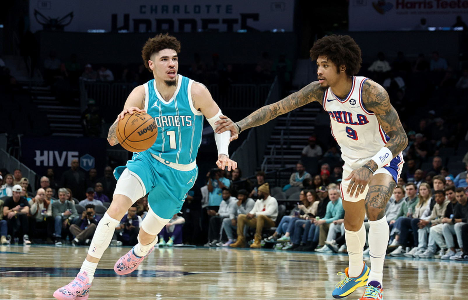 黄蜂队在主场惊险胜出，连续击垮灰熊队的简单介绍