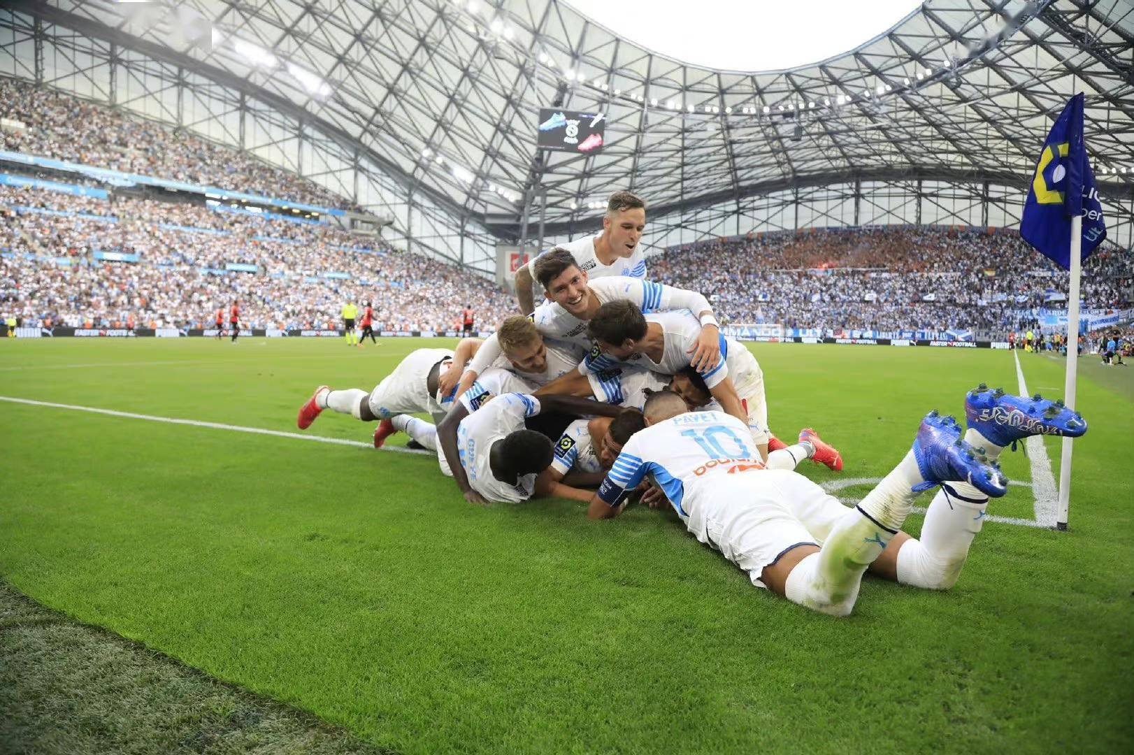 利尔主场大胜雷恩，继续领跑积分榜