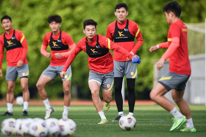 亚洲球队集体崛起，瞄准巅峰的简单介绍