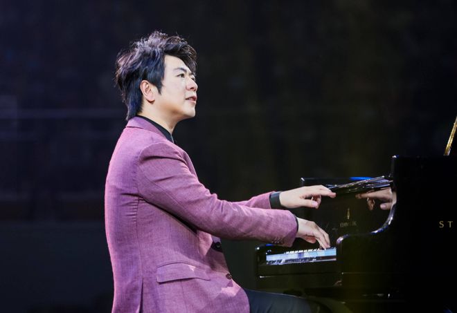 包含郎朗上演：中国选手现场即兴表演的词条