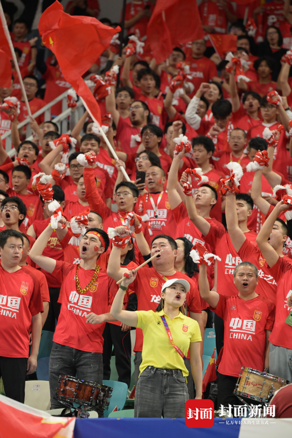 紧张激烈的比赛给球迷带来无限惊喜的简单介绍