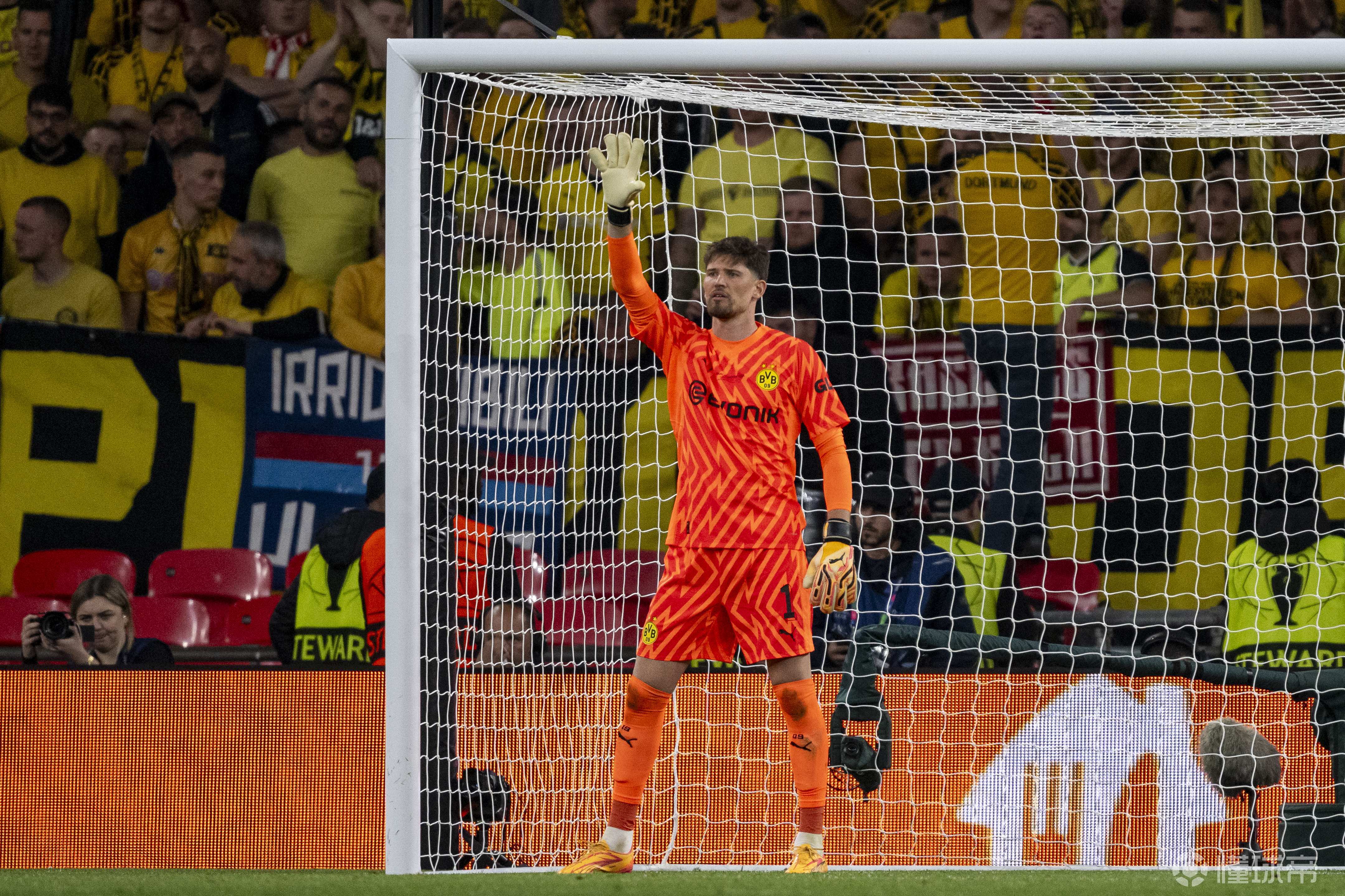 包含瑞士队在欧预赛中不断调整战术,取得胜利的词条 包含瑞士队在欧预赛中不断调整战术,取得胜利的词条