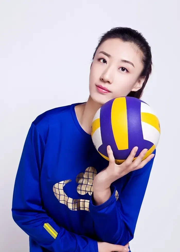 包含女子排球争锋再起，飒爽英姿的词条