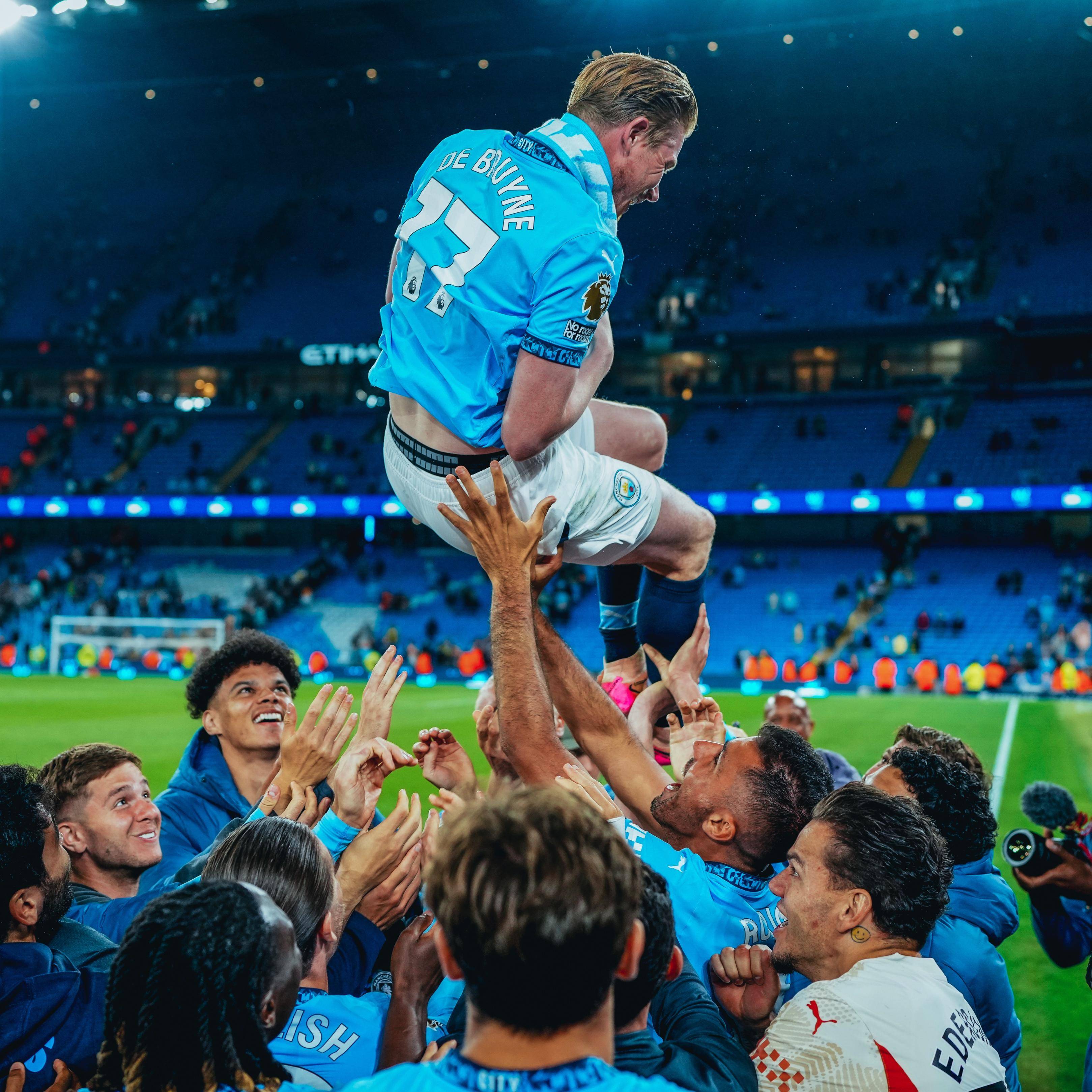 国际米兰完胜曼联，德布劳内高光表现的简单介绍