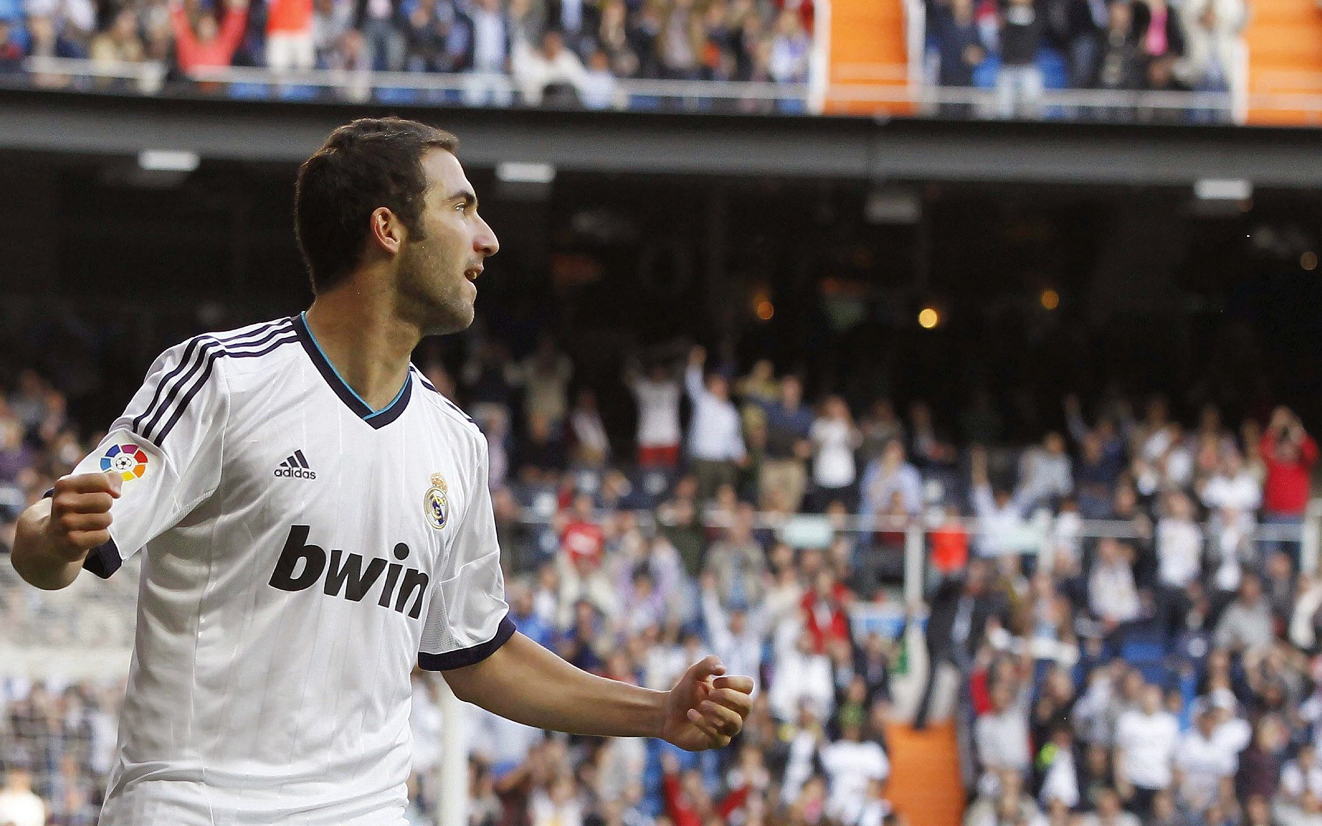 绿茵场上的意志对决，黄喜灿稳定输出助克罗地亚鏖战苏格兰